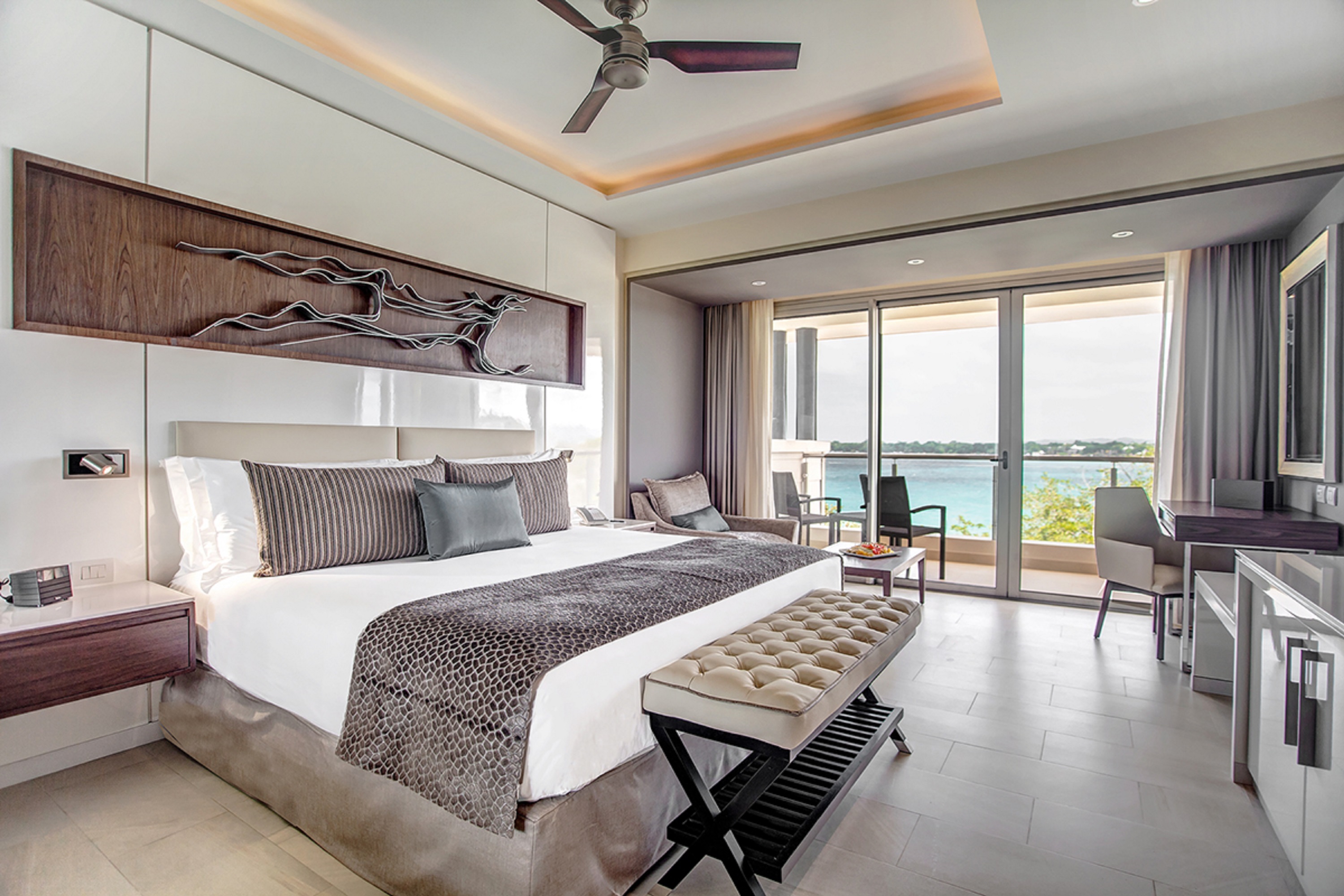 2 Bedrooms, Diamond Club, Presidential, Swim Out, Luxury, Suite, Pool View, Hot Tub