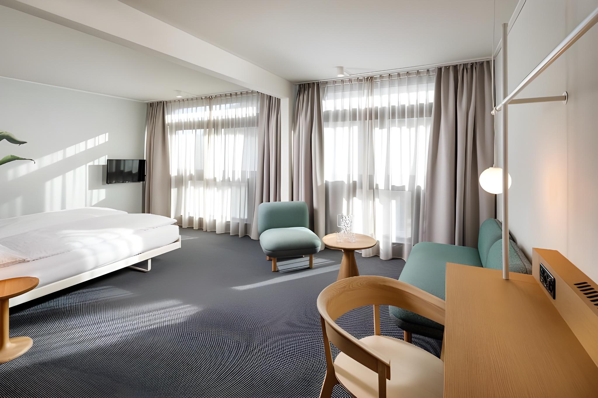 Room, Double or Twin Bed, Street View
