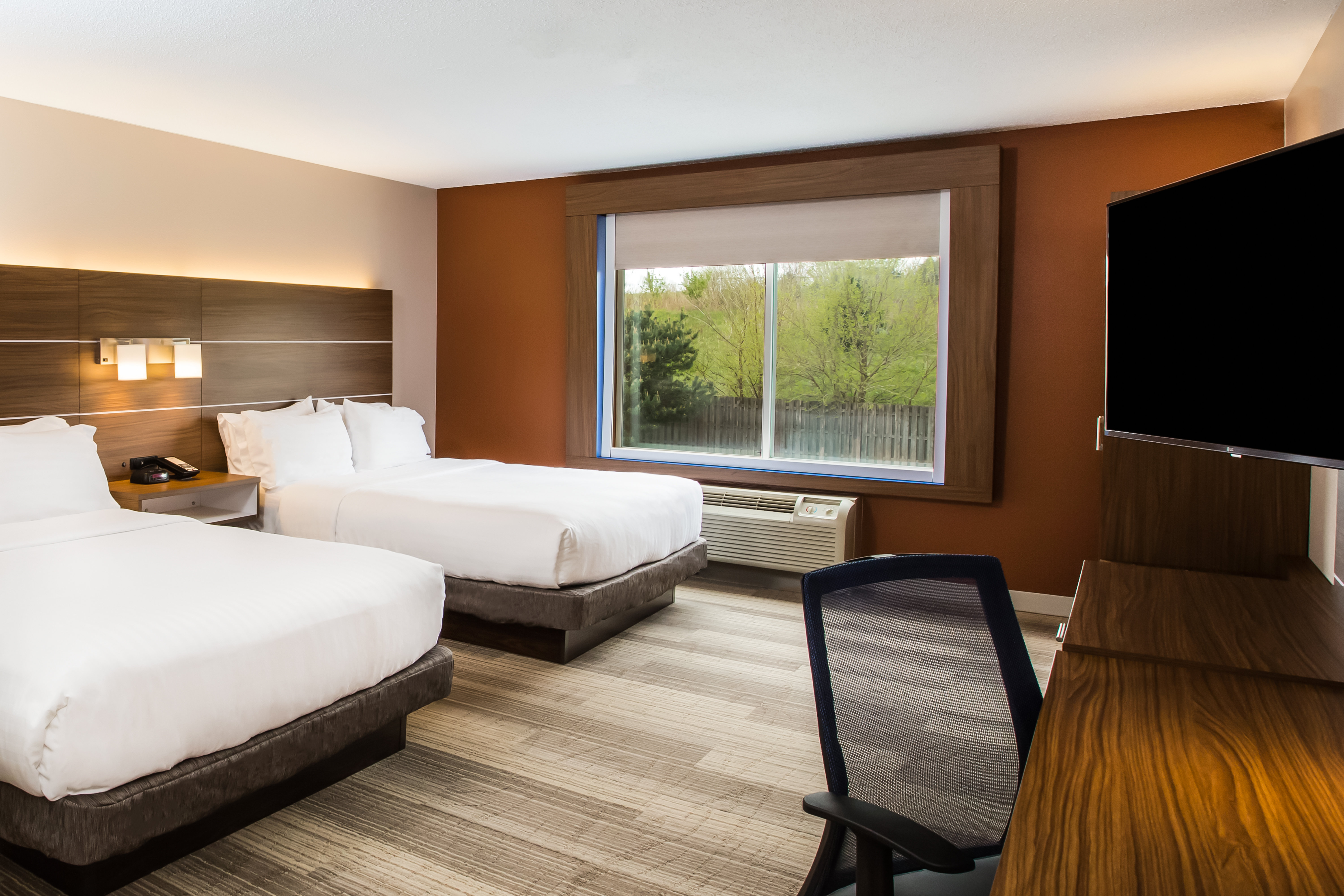 Holiday Inn Express Hotel & Suites Bellevue-Omaha Area 8/26