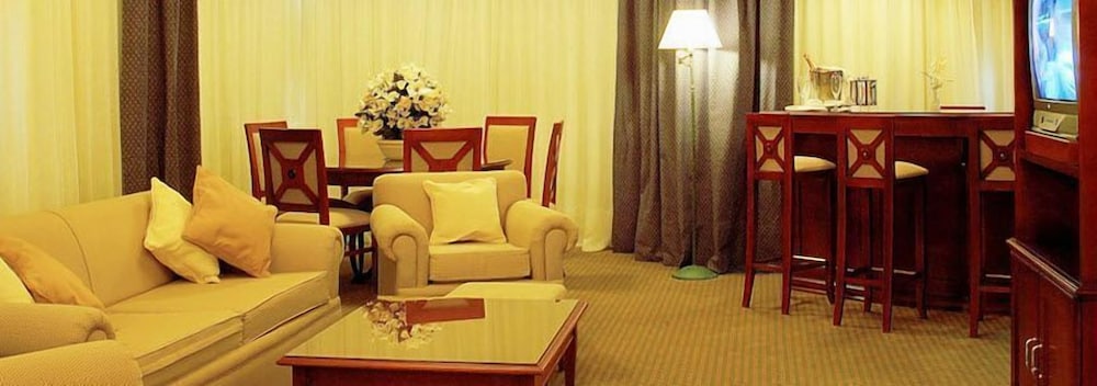 EPIC HOTEL VILLA MERCEDES 42/60