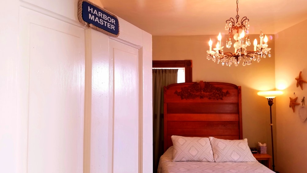 Captain's Inn At Moss Landing 30/74