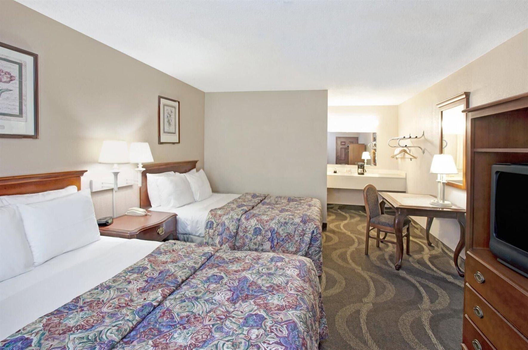 2 Full Beds - Non-Smoking