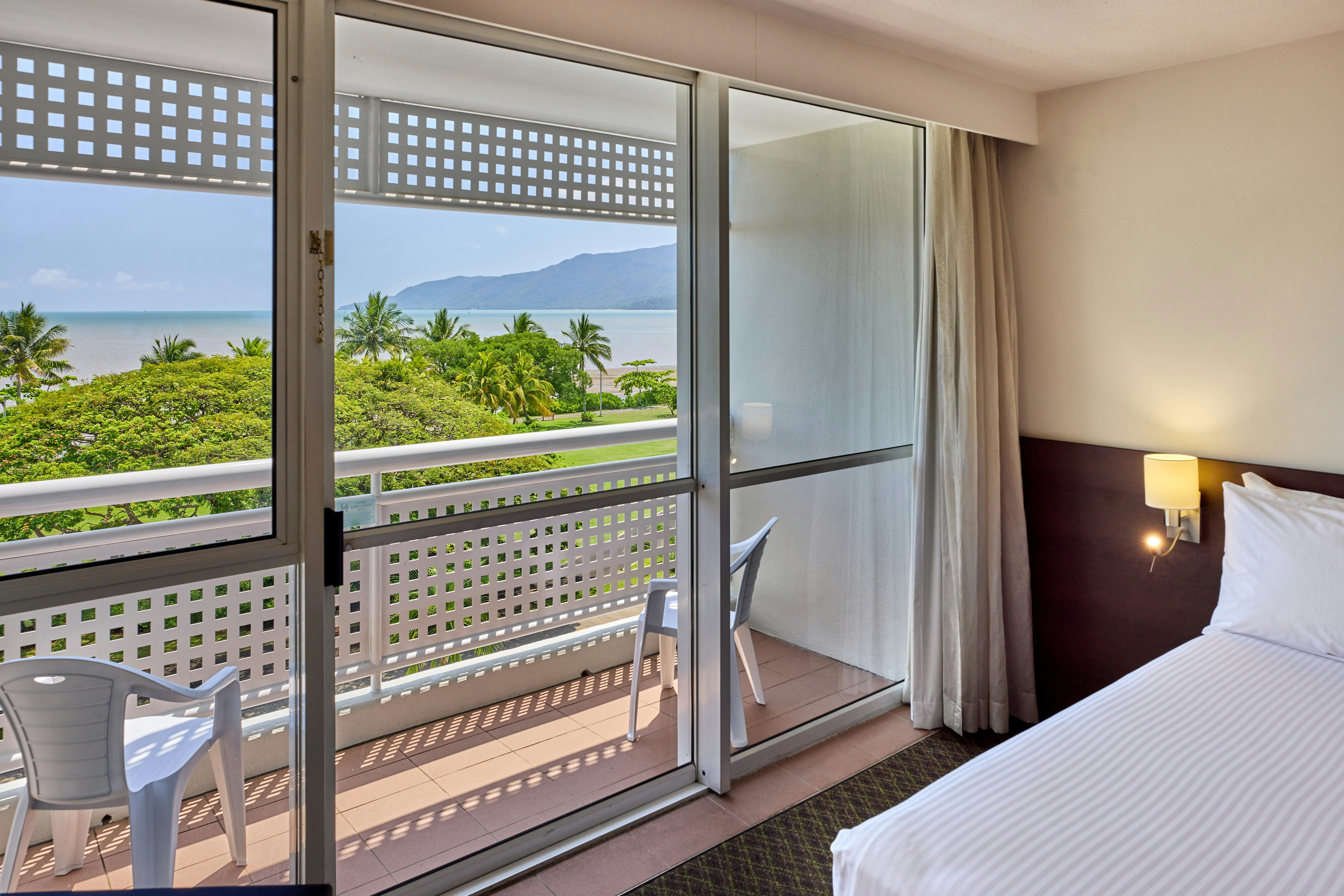 Cairns Harbourside Hotel 28/60