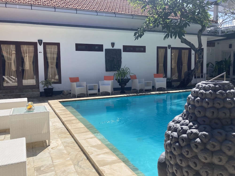 Villa Agung Beach Inn 4/65