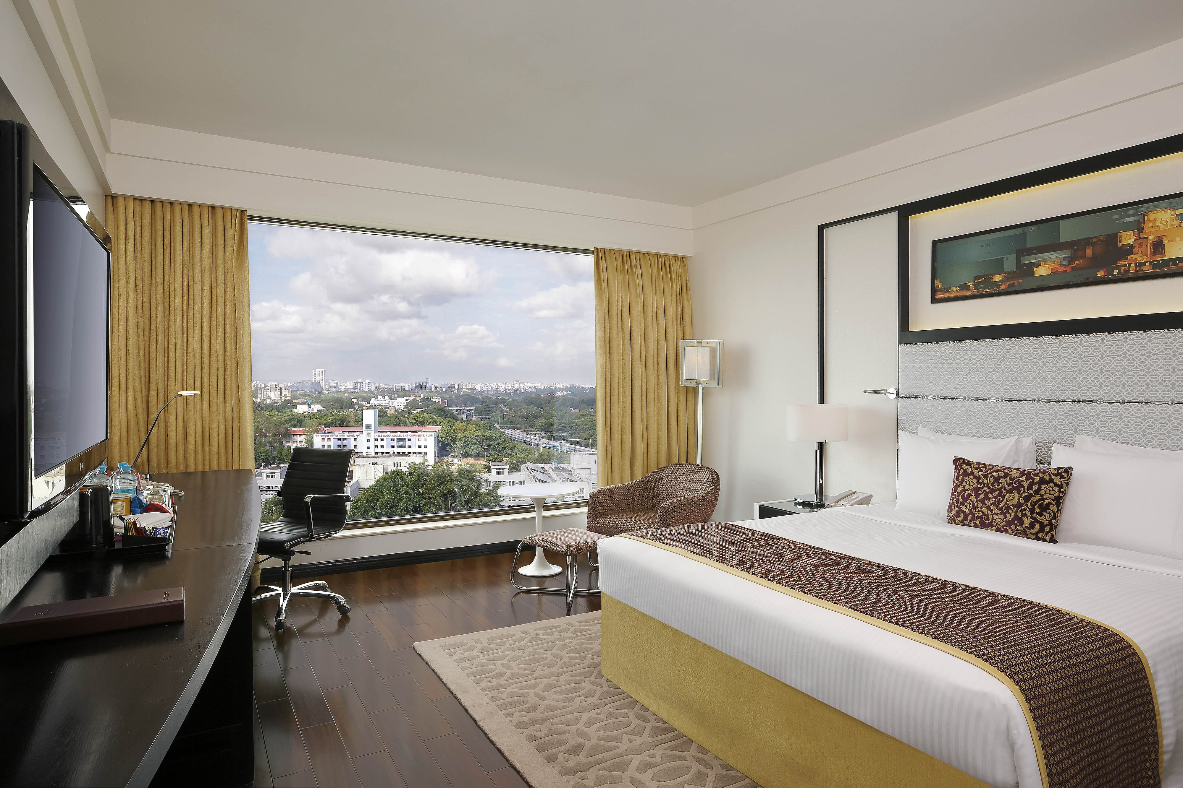 Deluxe, King Bed