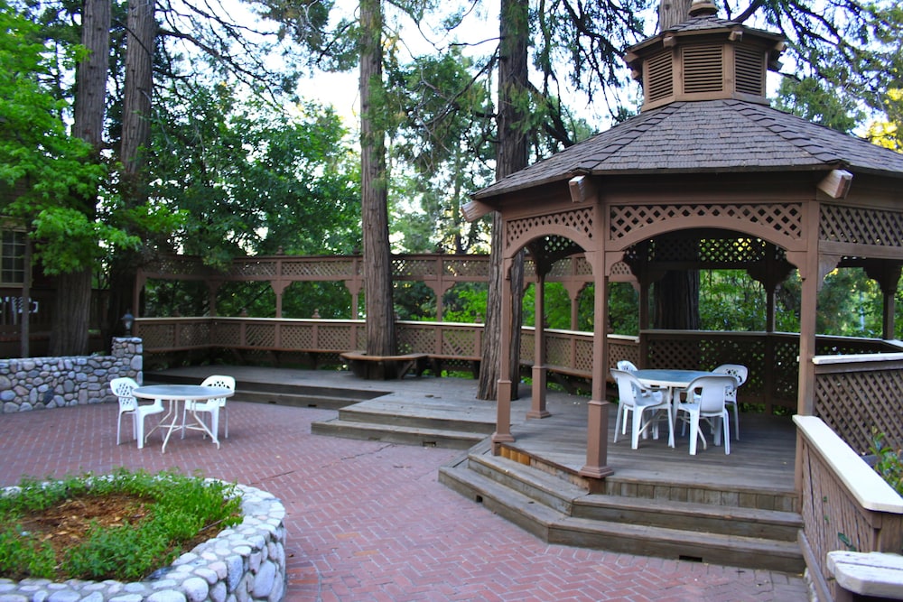 Saddleback Inn 9/44