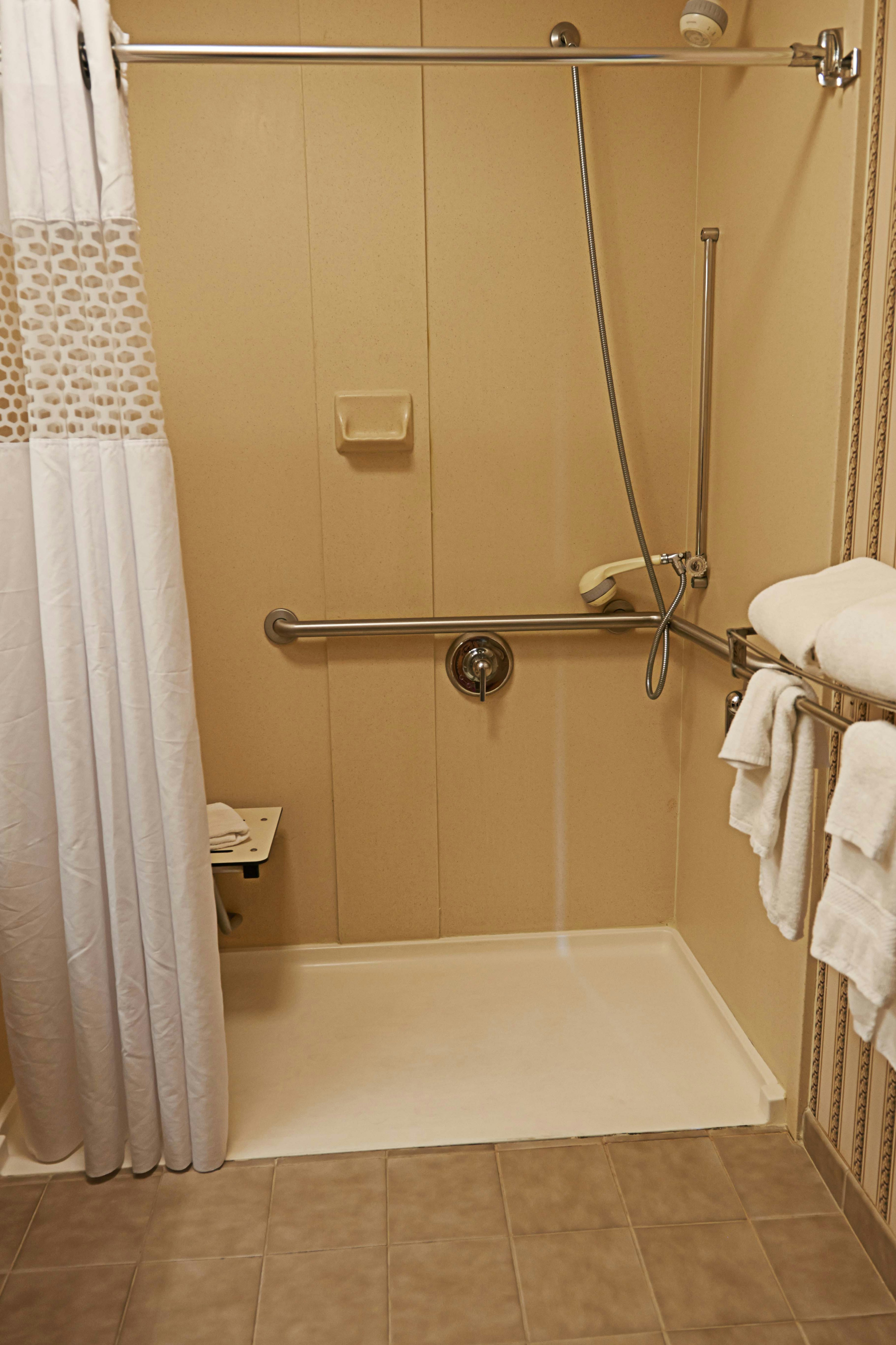 جناح بسريرين مزدوجين لذوي الإعاقة، Hampton Inn Suites Scottsburg 3/3