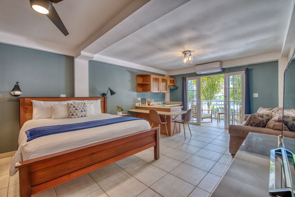 Tropical Suites Hotel 17/67