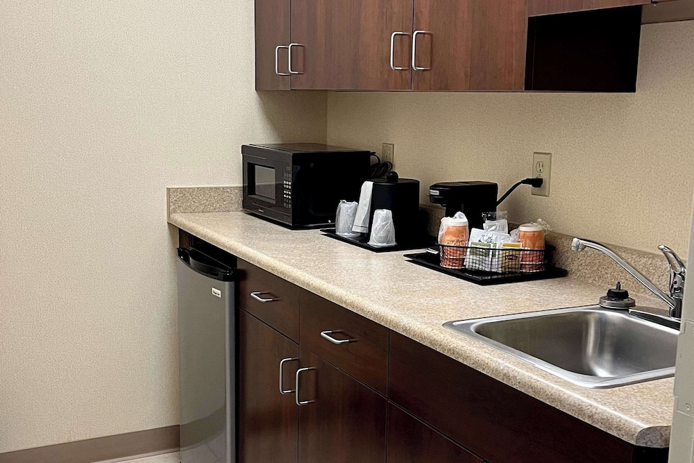 Quality Inn & Suites Prestonsburg next to Mountain Arts Center 42/42