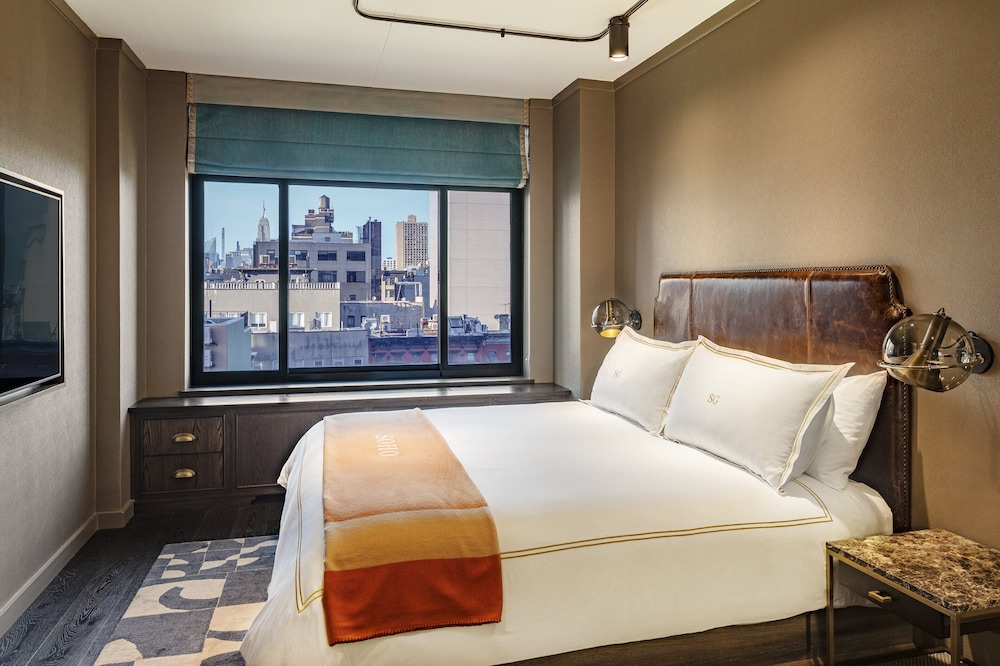 GRAND, KING BED
