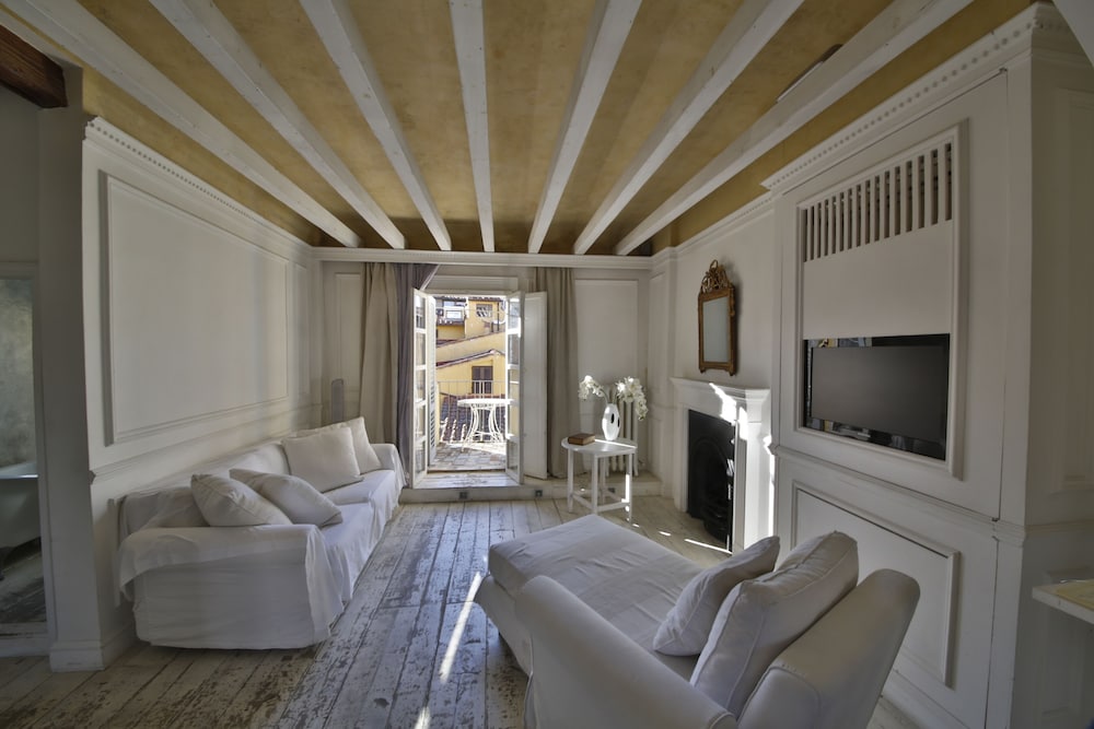 White Home 18/28