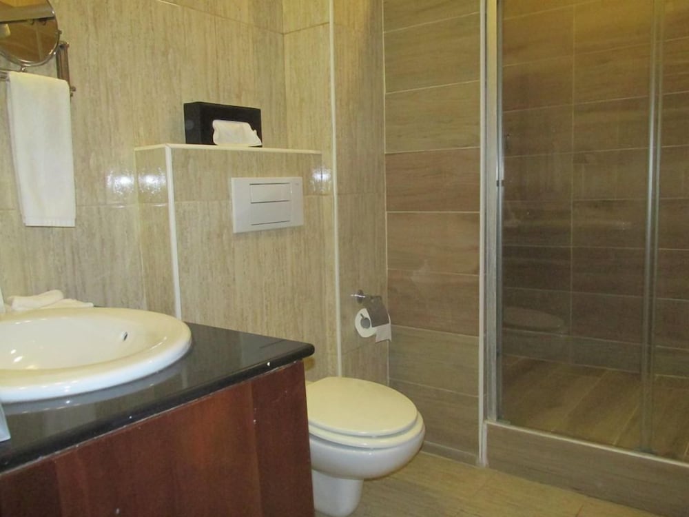 HOLIDAY INN ACCRA AIRPORT 21/60