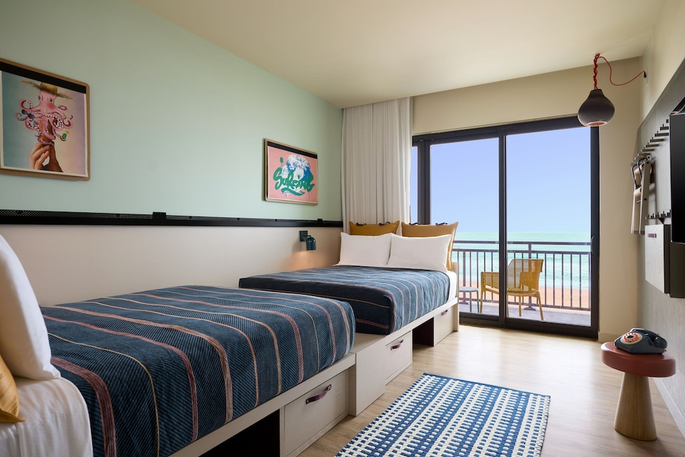 Room, 2 Queen Beds, Ocean Front, Balcony, Accessible