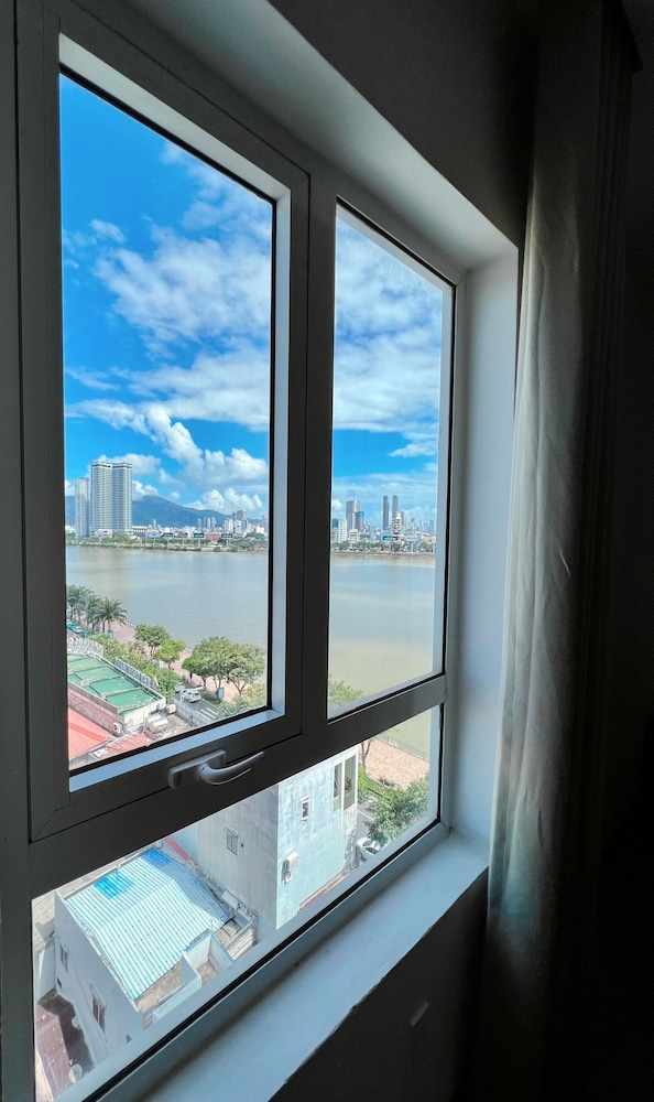 Pariat River Front Hotel 42/62