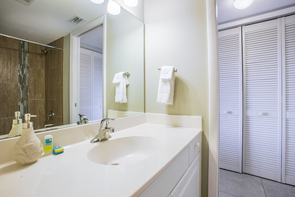 Marco Beach Vacation Suites 73/73