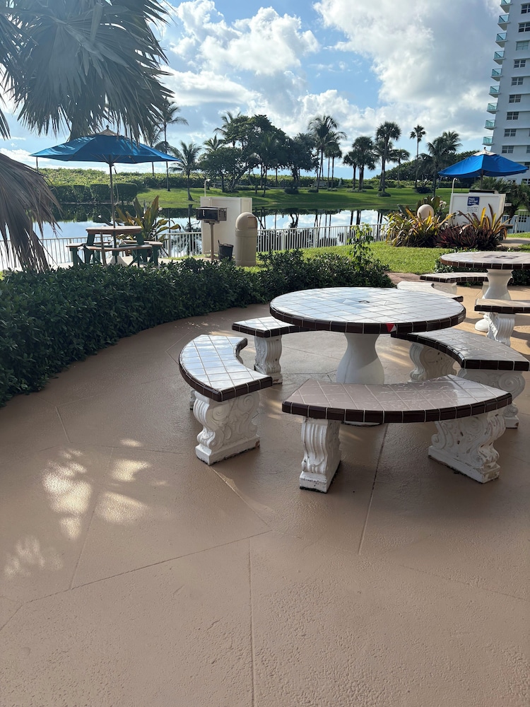Canada House Pompano Beach 8/25