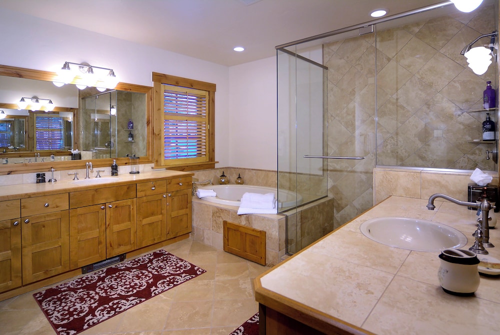 2 Bedrooms, Condo, Luxury, 2 King Beds, Single Bed, Pool Access