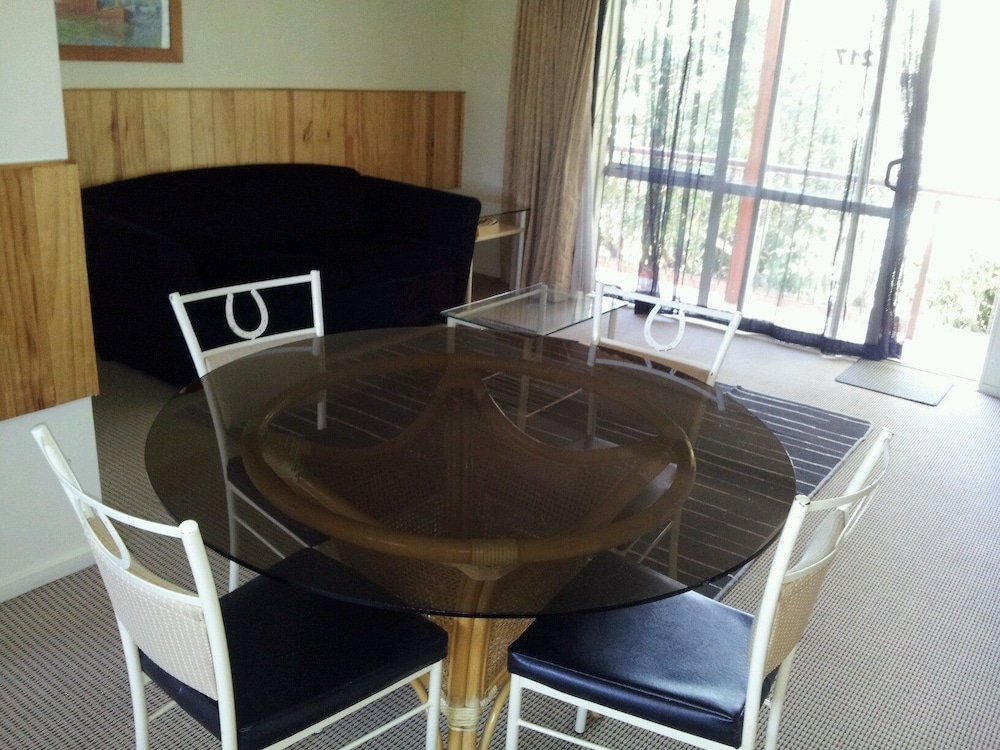 Avondale Motor Inn 30/36