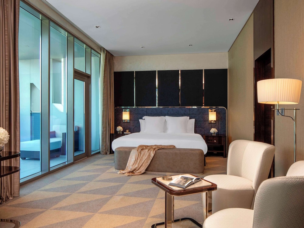 1 Bedroom, Studio, Suite, King Bed, Burj Khalifa View, City View, Balcony