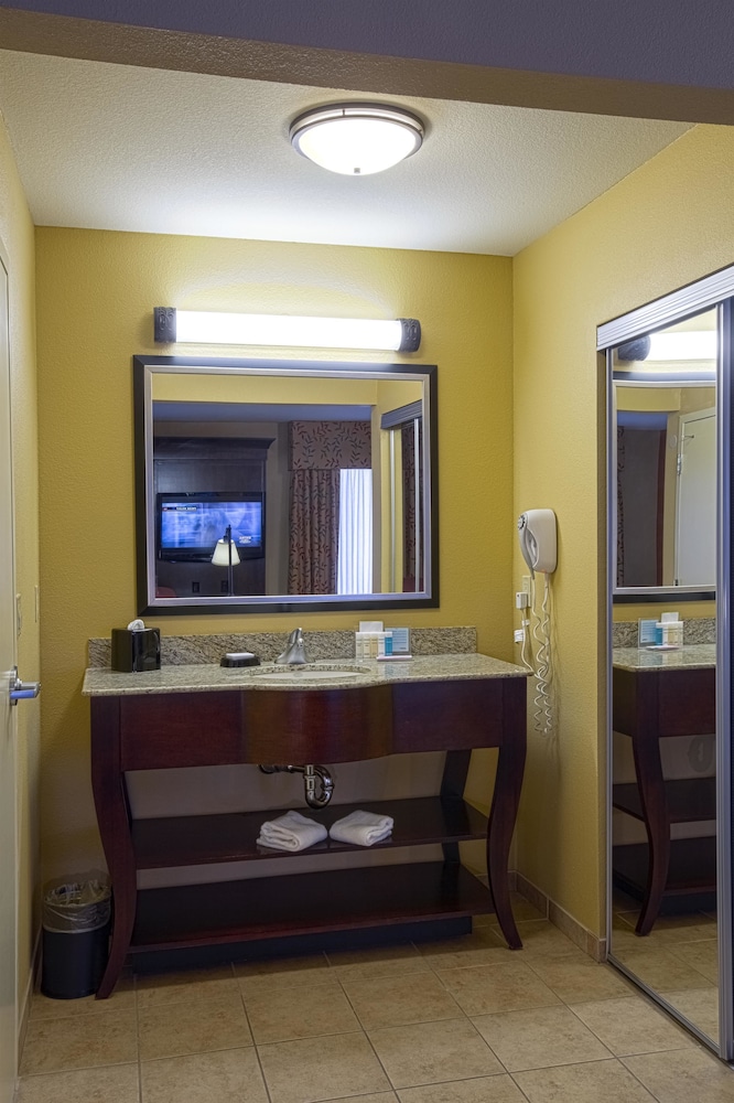 Hampton Inn and Suites Sacramento-Elk Grove Laguna I-5 9/50