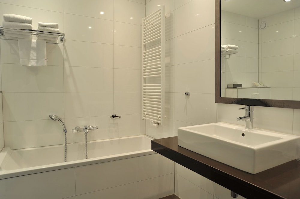 Golden Tulip West Ende 72/73