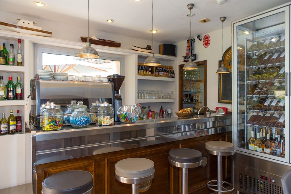 Hotel La Garbine 34/50