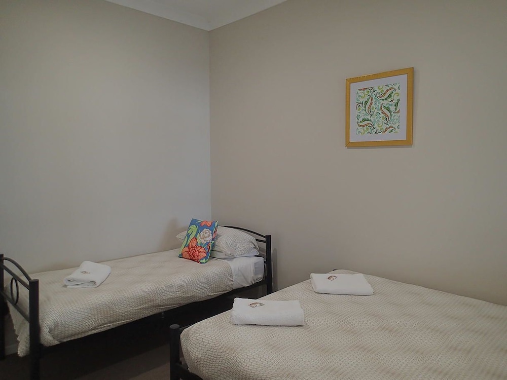 DUNGOWAN HOLIDAY ACCOMODATION 32/75