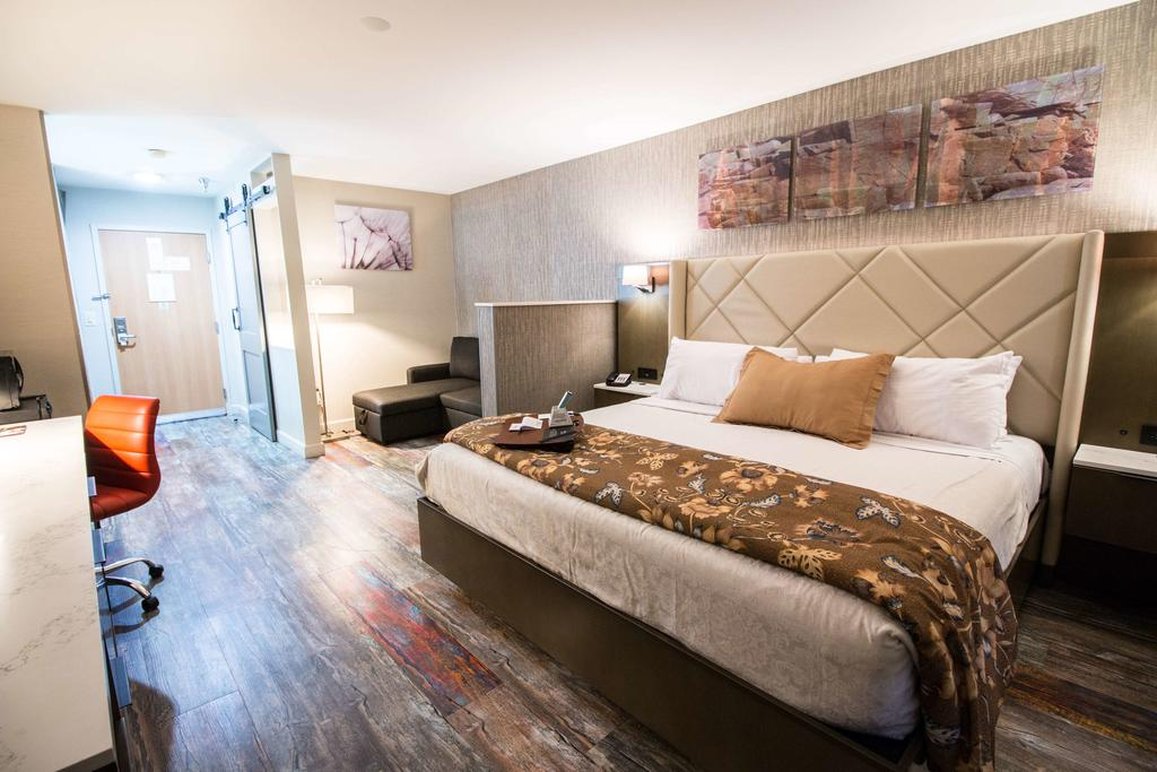 Empeiria High Sierra Hotel 7/50