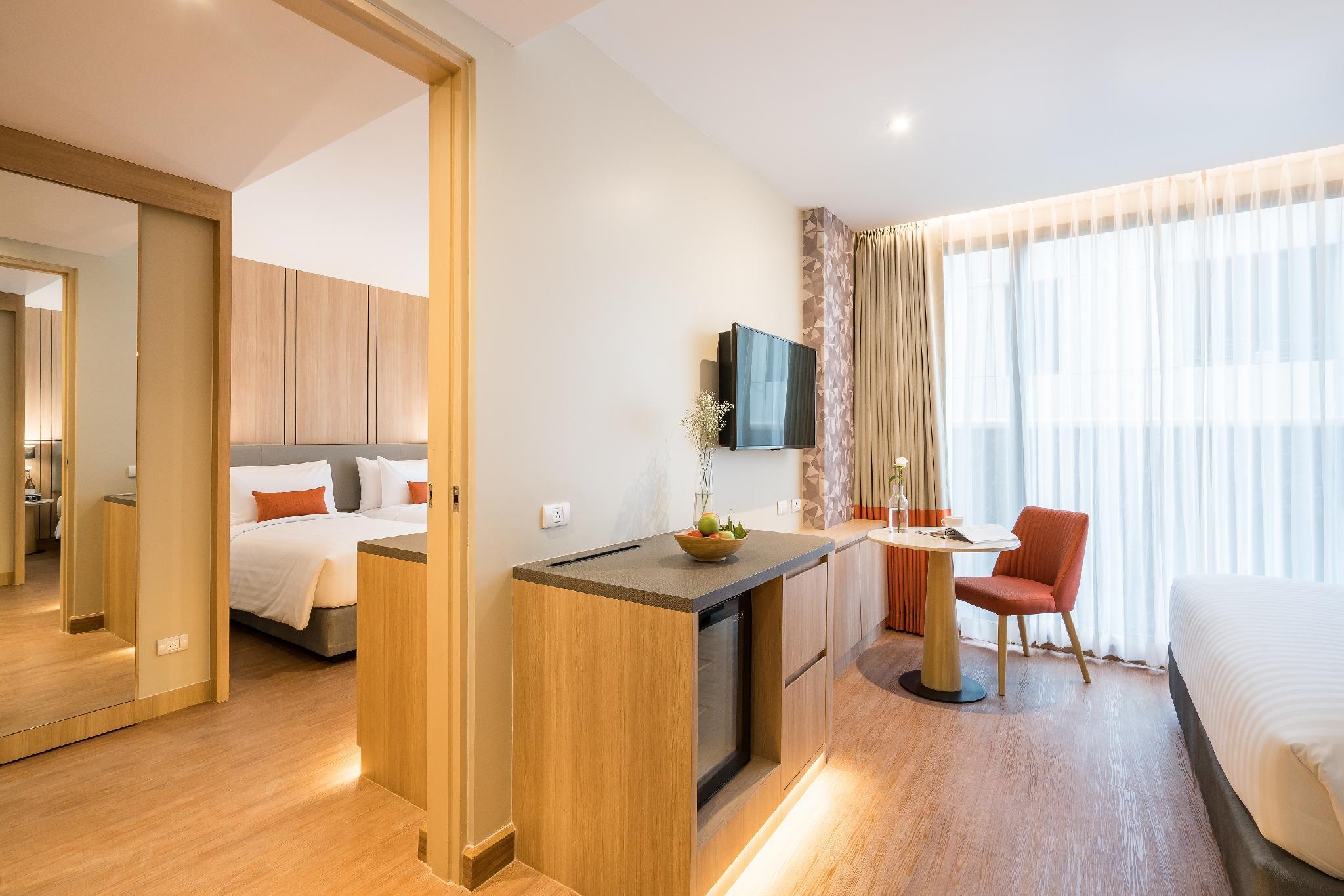 Connecting Room