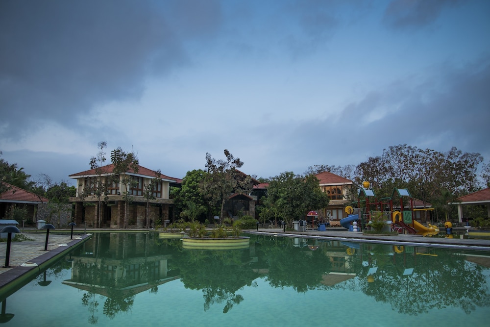 ESTHELL VILLAGE RESORT 45/48