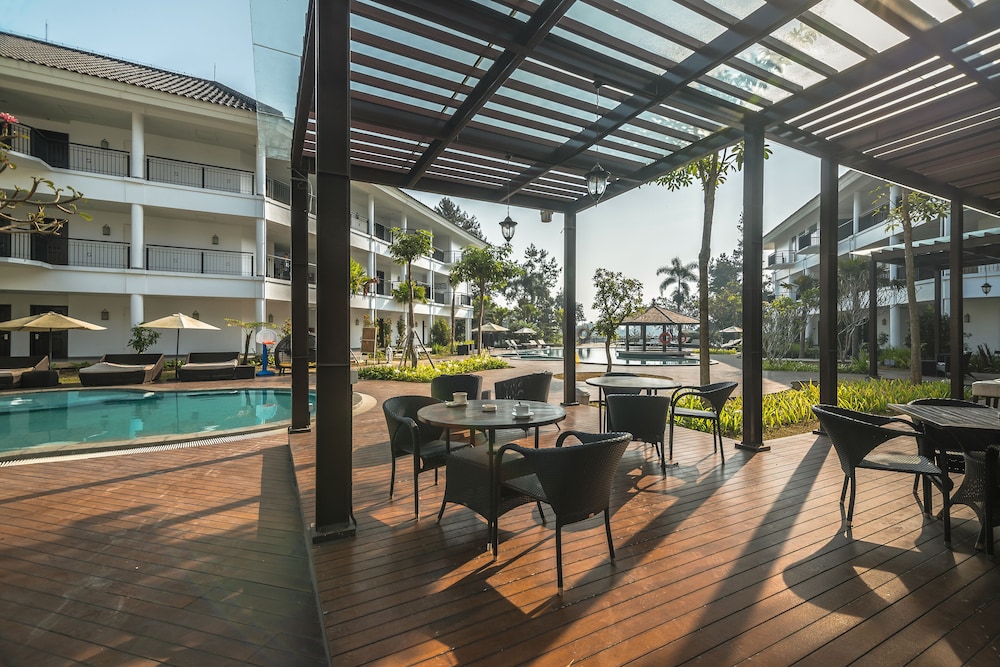 Lido Lake Resort by MNC Hotel 48/63