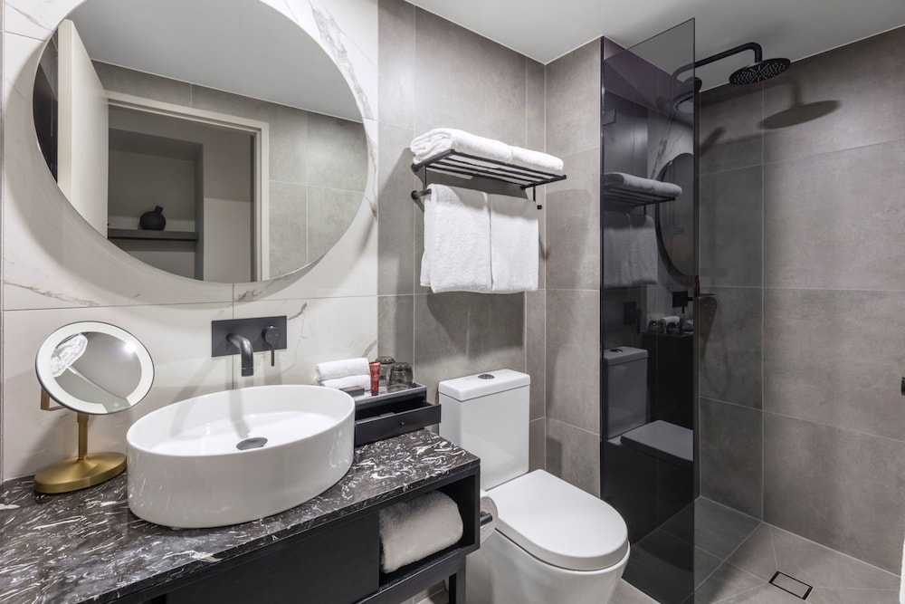 Deco Hotel Canberra 25/28
