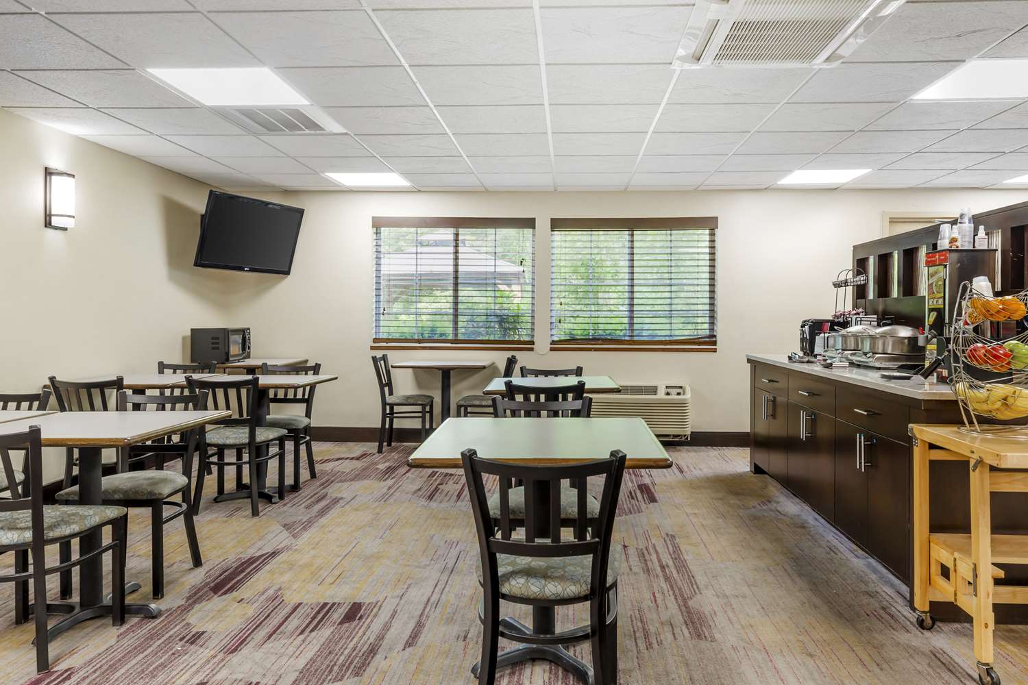 Best Western Plus Berkshire Hills Inn & Suites 34/41