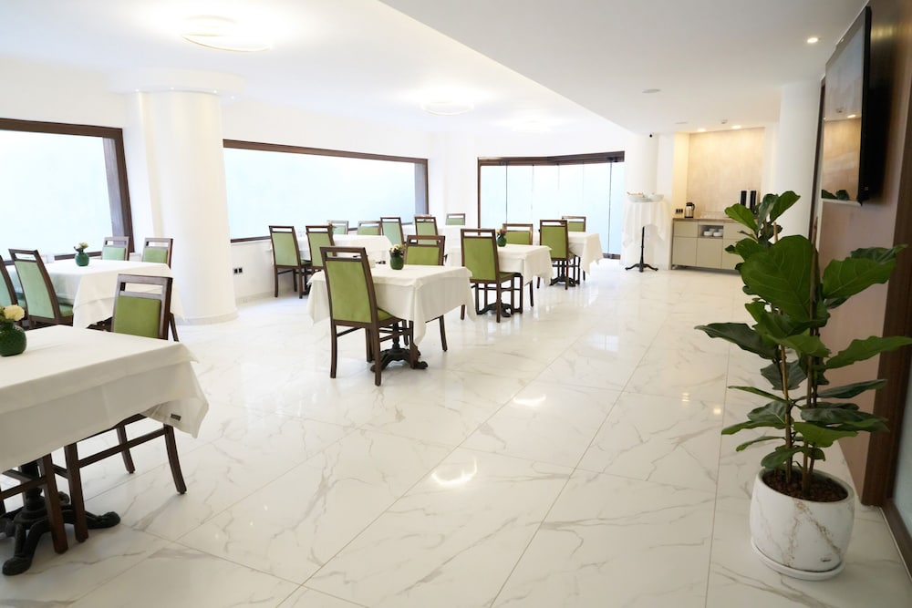 Mira Otel Alsancak 24/34