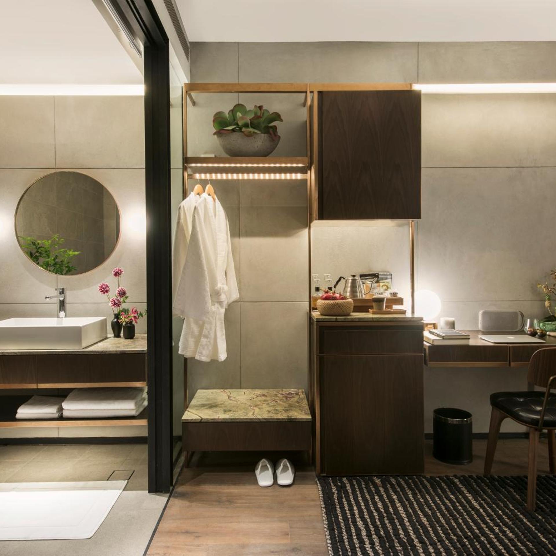 Boutique, Sanctuary