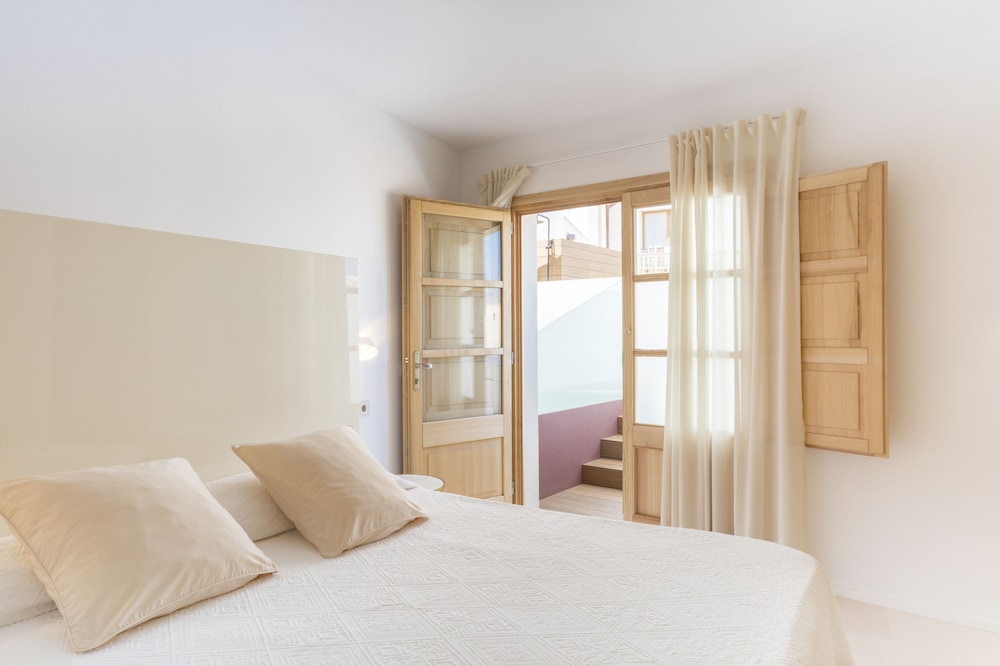 DELUXE, DOUBLE BED, TERRACE