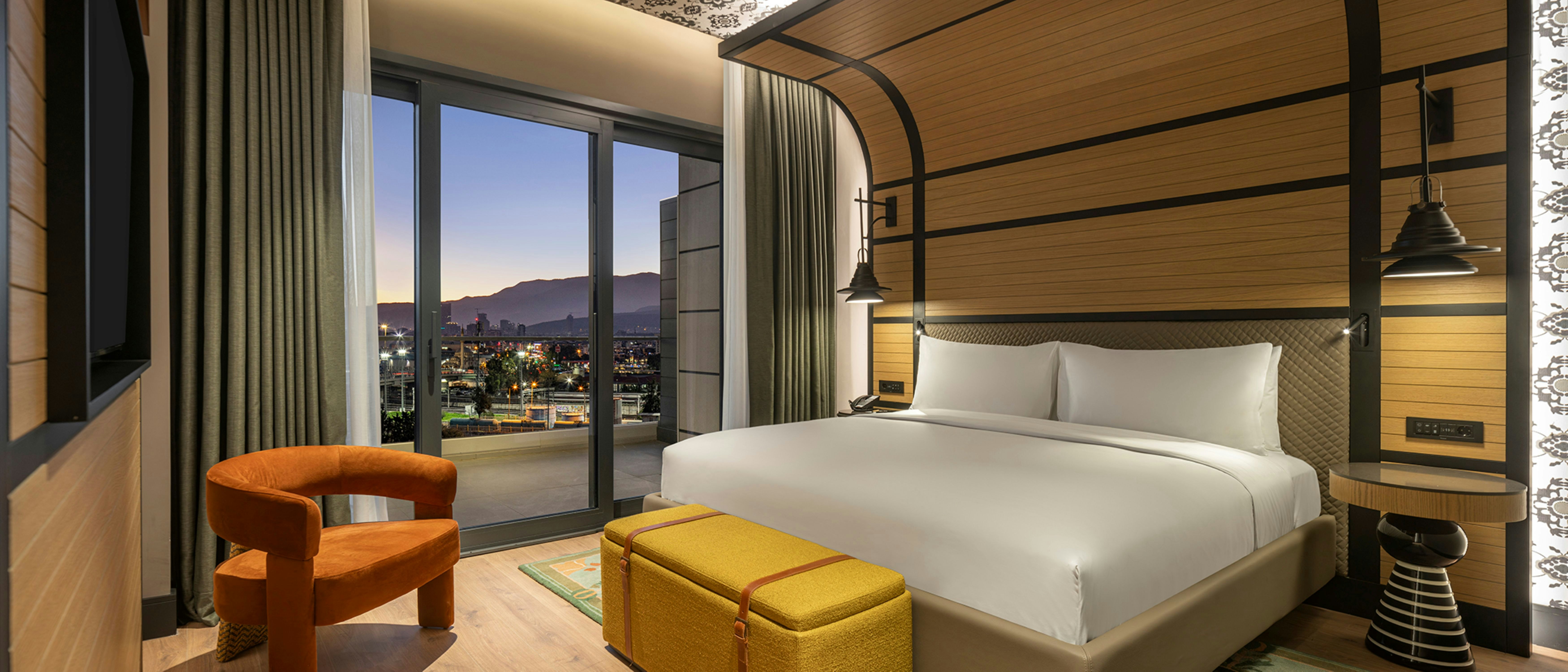1 BEDROOM, SUITE, KING BED, TERRACE