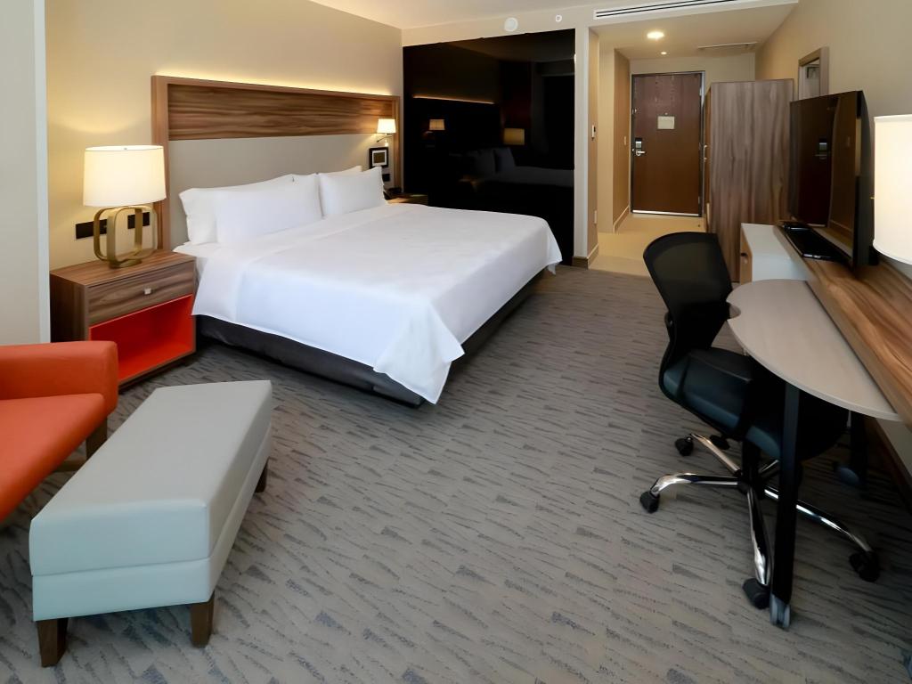 1 Bedroom, Suite, Airport View