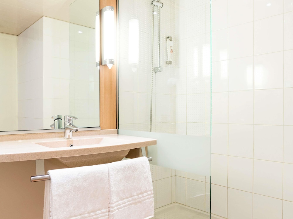 Ibis Bordeaux Lac 66/70