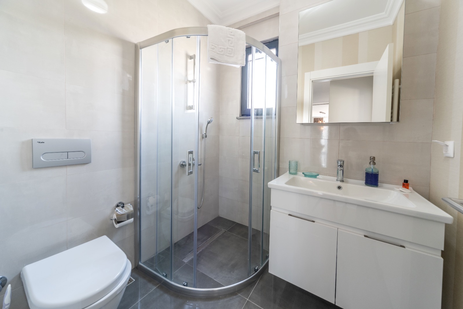 جناح، Green Hills Suites 8/8