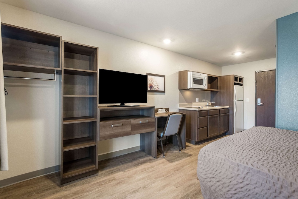 WoodSpring Suites Colton 9/40