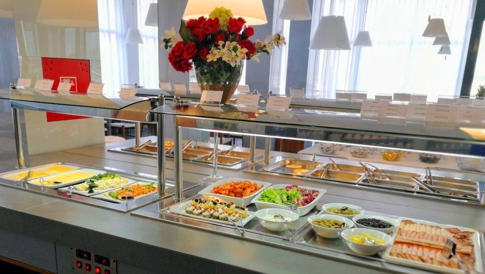 restaurant cafeteria