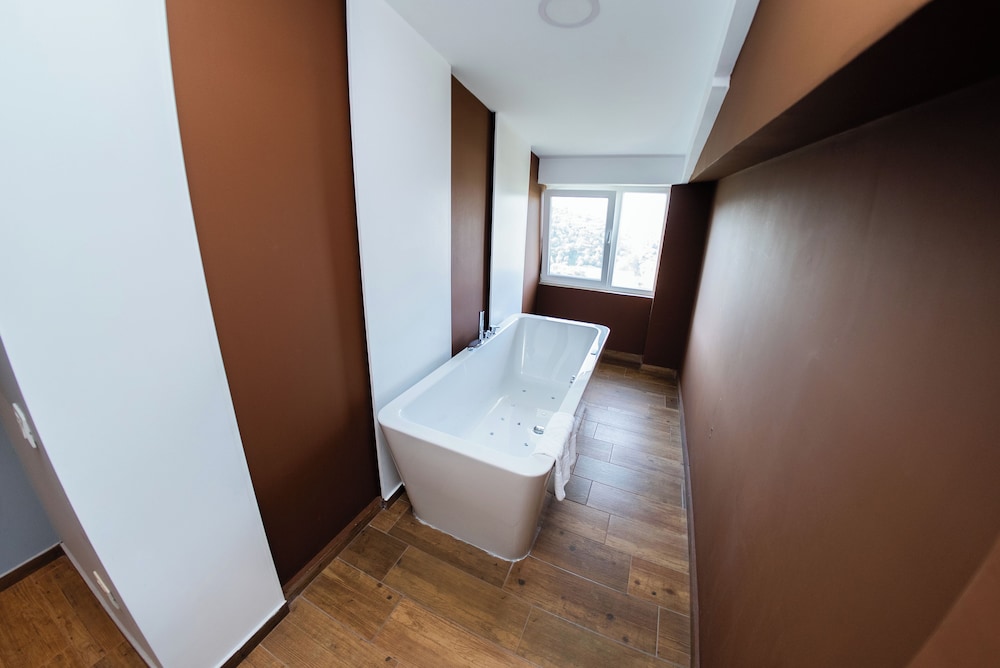 Olivar Hotel Tirana 30/60