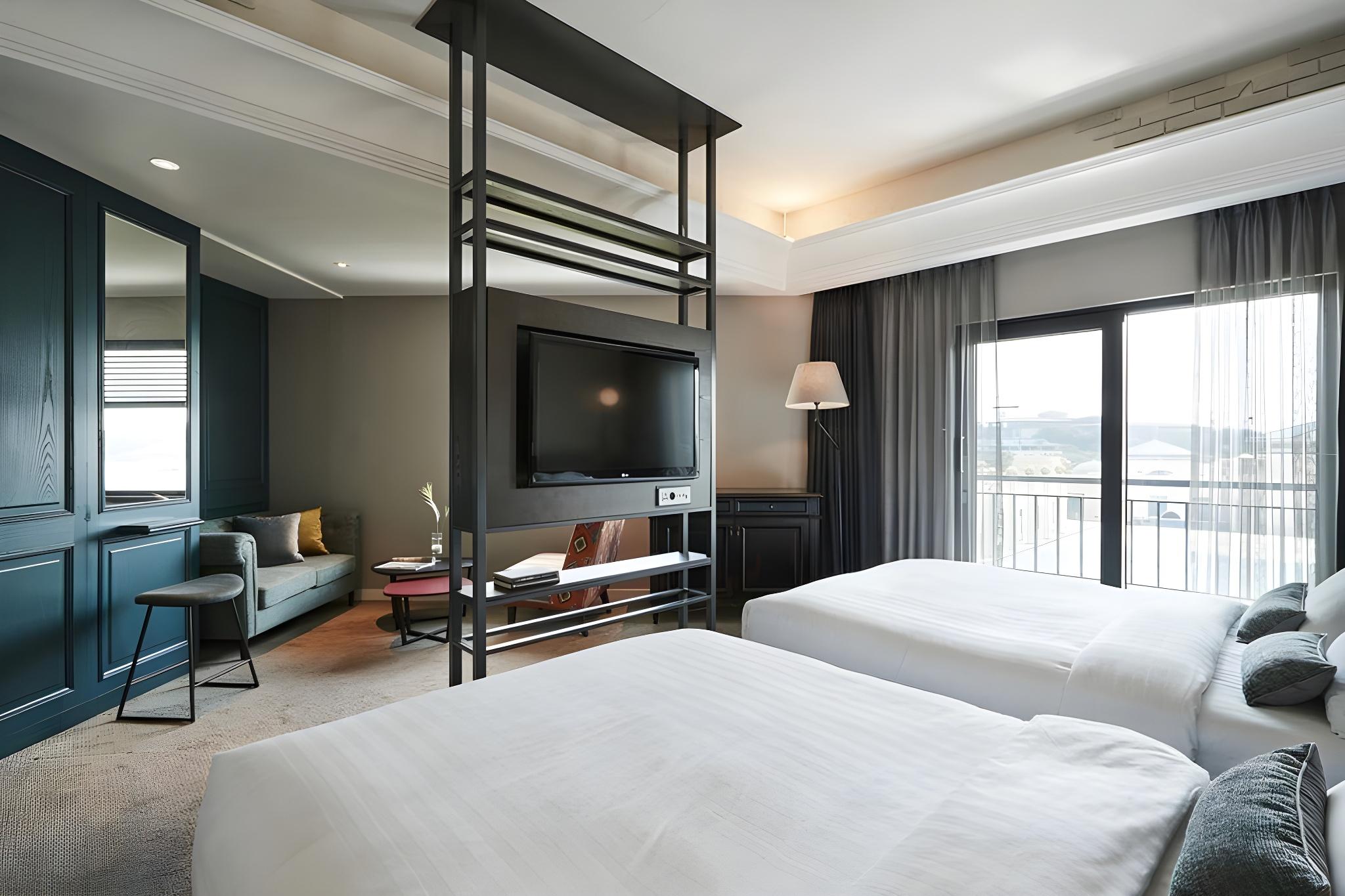 Concept, 2 Double Beds, Hot Pool Corner