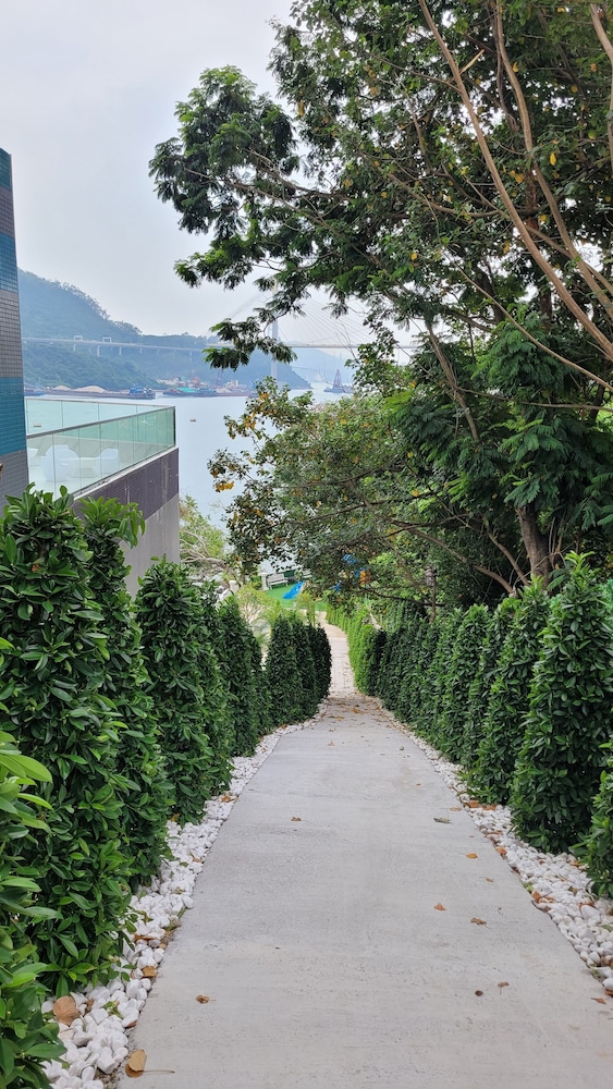 Grand Bay View Hotel 46/50