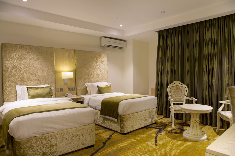 Bon Hotel Elvis 24/50