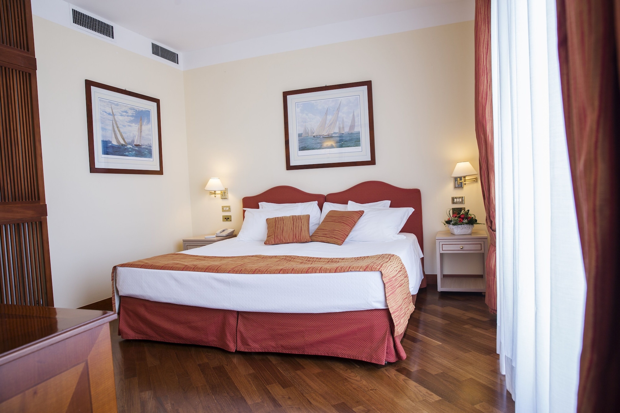 Suite, Lake View
