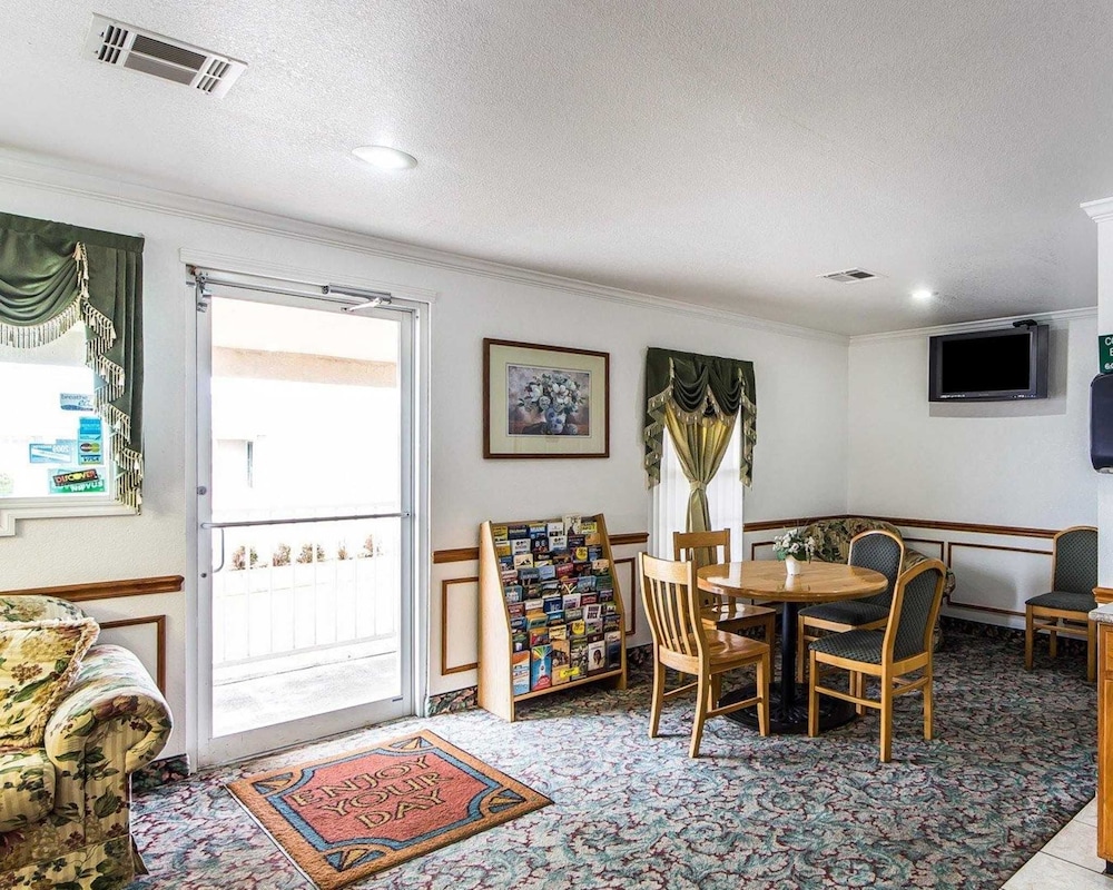 Econo Lodge Bartlesville Hwy 75 33/34