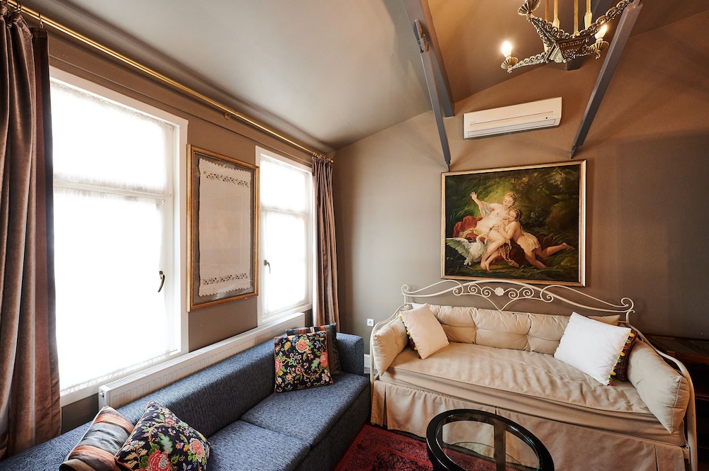 Faik Pasha Hotels 55/76