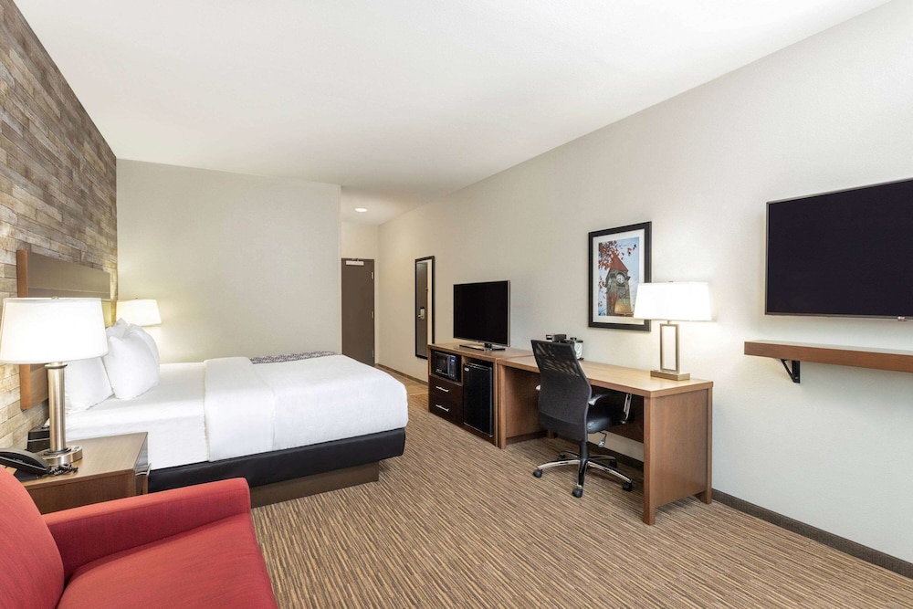 La Quinta Inn & Suites by Wyndham Bloomington 12/64
